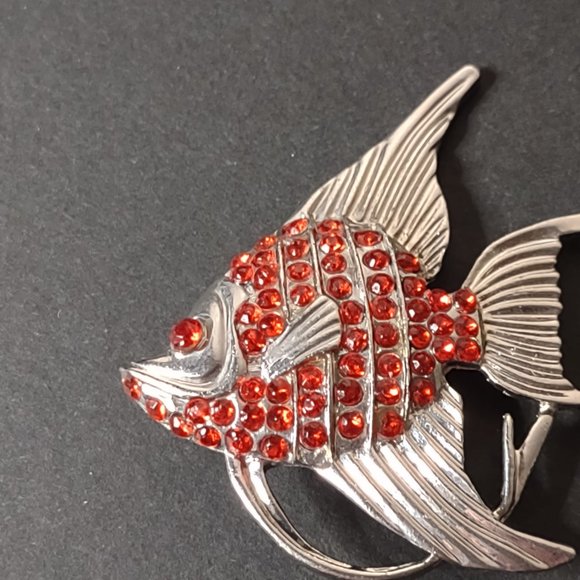 Very Cool Silver Tone And Red Fish Brooch - Picture 7 of 8
